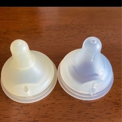 【値下げ中❗️】プラスチック哺乳瓶4本＋付属品（ご希望の方）の画像