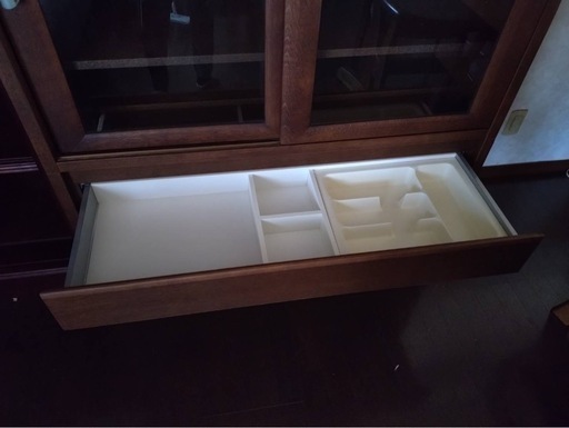カリモク　食器棚／本棚