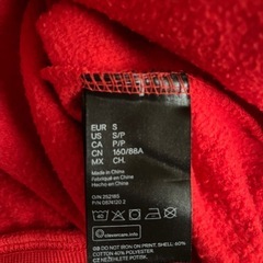 H&M赤トレーナー　美品　ほぼ未使用の画像