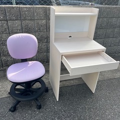 子供勉強机 キャスター付き椅子の画像