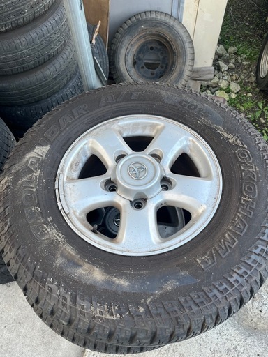 ランクル純正ホイールタイヤ付きです