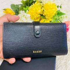 本革●BALLY●バリー●二つ折り財布●レディース●ブラック●レザー●BLACKPINK●ホック●長財布●PENNY LAMBERの画像