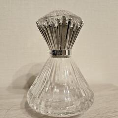 香水ボトル。インテリア用の画像
