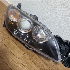 H17年 マツダ アクセラ BK5P ヘッドライト右側の画像