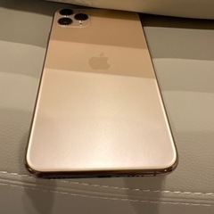 【商談中】iPhone11pro max 256gb ゴールド　SIMフリー　iFaceケース付きの画像