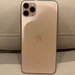 【商談中】iPhone11pro max 256gb ゴールド　SIMフリー　iFaceケース付きの画像