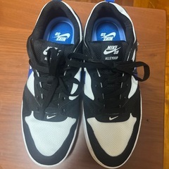 NIKE
