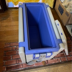 行楽のシーズン♪ 便利なクーラーボックスが、テーブルにもなっちゃう♪検索用 
#コールマンの画像