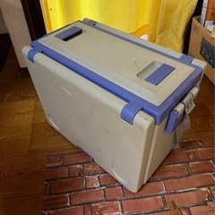 行楽のシーズン♪ 便利なクーラーボックスが、テーブルにもなっちゃう♪検索用 
#コールマンの画像