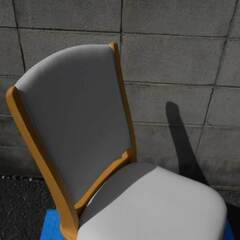 【配送出来ます】楽々 座面が回る椅子 ダイニングチェア 革張り（近くなら配送も可能です。宅配もお問合せ下さい）の画像