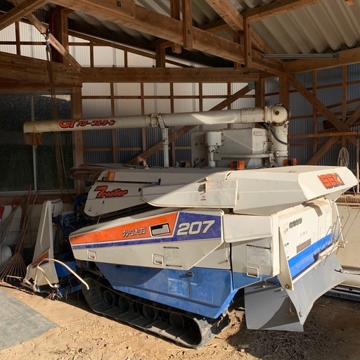 イセキ　コンバイン　稲刈り機