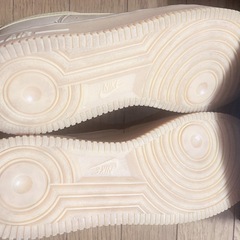 Nike Air Force 1 ベージュ スニーカー 箱付きの画像