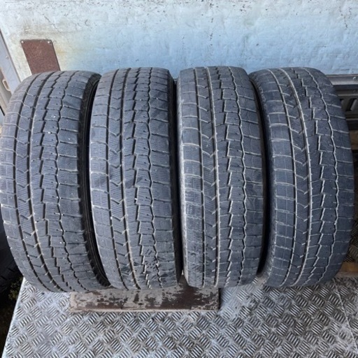 バリ山　DUNLOP ダンロップ　WM02 215/60R17 スタッドレス　タイヤ　2022年製　17インチ