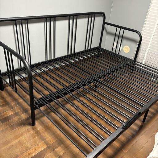 受け渡し予定者決定しています！IKEA FYRESDAL フィーレスダル　ベッドフレーム　ソファベッド　セミシングル〜ダブルサイズ