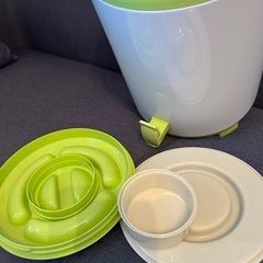 ウォータージャグ　9.5L　水筒　保冷保温　冷水お湯 ウォータータンク 白と緑の画像