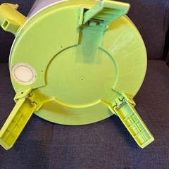 ウォータージャグ　9.5L　水筒　保冷保温　冷水お湯 ウォータータンク 白と緑の画像