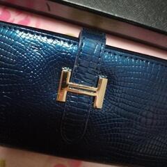 青の高級感ある長財布新品未使用の画像