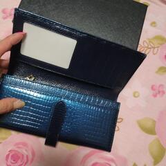 青の高級感ある長財布新品未使用の画像