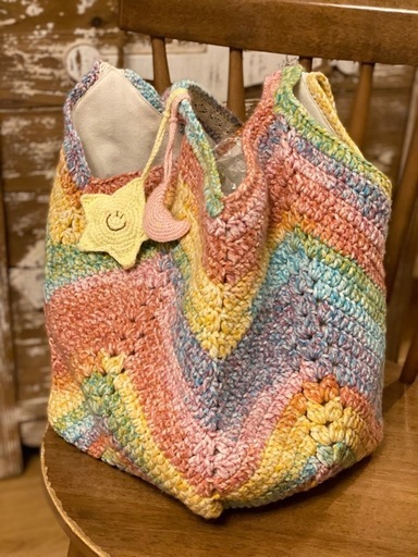 ハンドメイド　手作り優しい色❤️カラフルなグラニーバッグ薄色　大容量　激レア可愛い