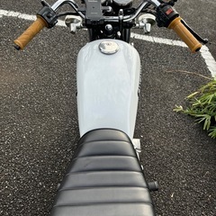 スズキ　GN125H カスタム　パールホワイト　旧車スタイル　吸い込みの画像