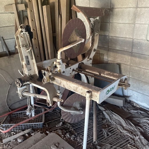 白いスガノ　リバーシブルプラウ　CROY171 溝掘機