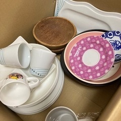 不要な食器まとめて