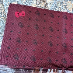 新品　キティちゃん　ポケットチーフ　絹100%の画像