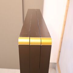 dinos(ディノス)で取り扱われているFia(フィア)アルミ薄型ハンガーラックです。どこでも馴染む上品なブロンズカラー。普段はコンパクトに折り畳んで収納でき、軽量で持ち運びもラクラクです♪の画像