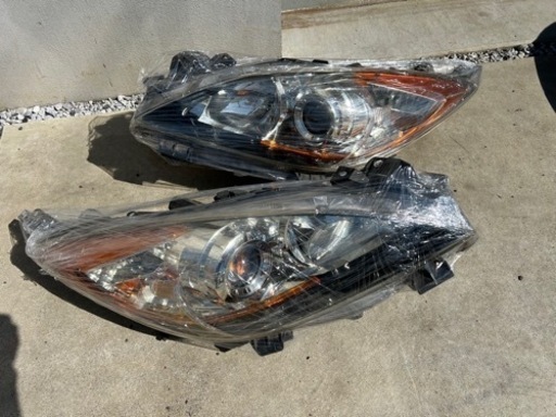 美品マツダ BL5FWアクセラ ヘッドライトユニット左右 バルブ付