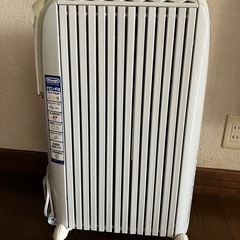 デロンギオイルヒーター美品D071249EFの画像