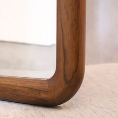 karimoku(カリモク家具)にて取り扱われていたウォールミラーです