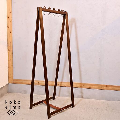 IDC OTSUKA(大塚家具)で取り扱われているブランドAKIMOKU(秋田木工)のNo.3000ハンガーラック。木のぬくもりを感じるブナ材の無垢のコートハンガーはリビングにもおススメ♪/折り畳み可