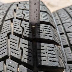 ダイハツ純正アルミホイール付きスタッドレスタイヤの画像