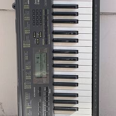 中古品　カシオCTK-2200　400音色／110曲内蔵、ピアノ...