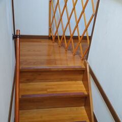 ベビーフェンス　木製　２組　の画像