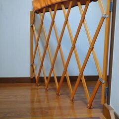 ベビーフェンス　木製　２組　の画像