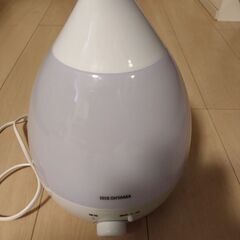 加湿器　8畳用　ライト機能有