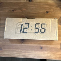 新品　文字が光るデジタル時計の画像