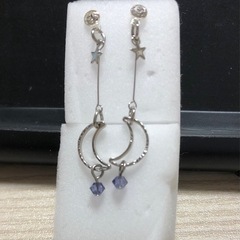 ピアス　月　樹脂ピアス