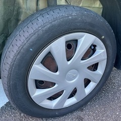 車のパーツ タイヤ、ホイール