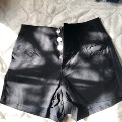 Tシャツとスカートのセットの画像