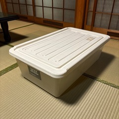プラスチックケース　蓋付き　２