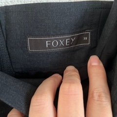 Foxey新品 ダークグレー スカート　の画像