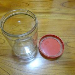 フタ付きビン　ビン　２個　ガラス製の画像