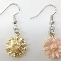 ハンドメイド　ピアス　お花　うすピンクの画像