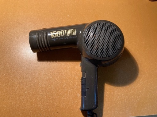 ヘアードライヤー。1500W。グレー。動作確認済み。