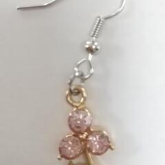 ハンドメイド　ピアス　お花　ピンク　キラキラの画像