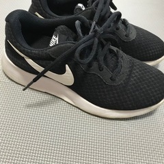 NIKEスニーカー　22.5cmの画像