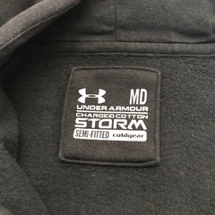 UNDER  ARMOUR パーカーの画像