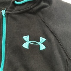 UNDER  ARMOUR パーカーの画像